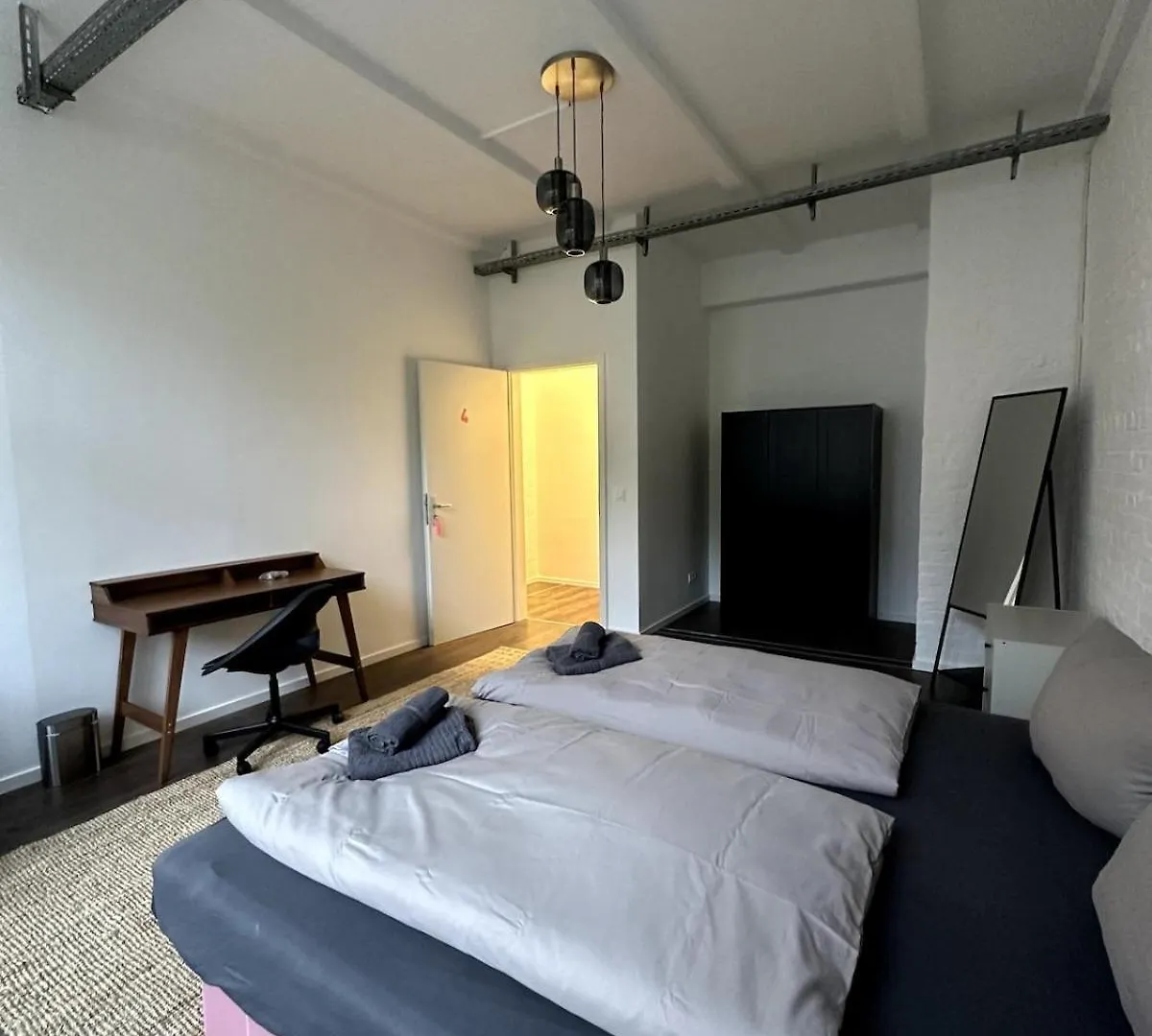 Cozy Rosy Room In Vibrant Area 4 Berlin 0*,