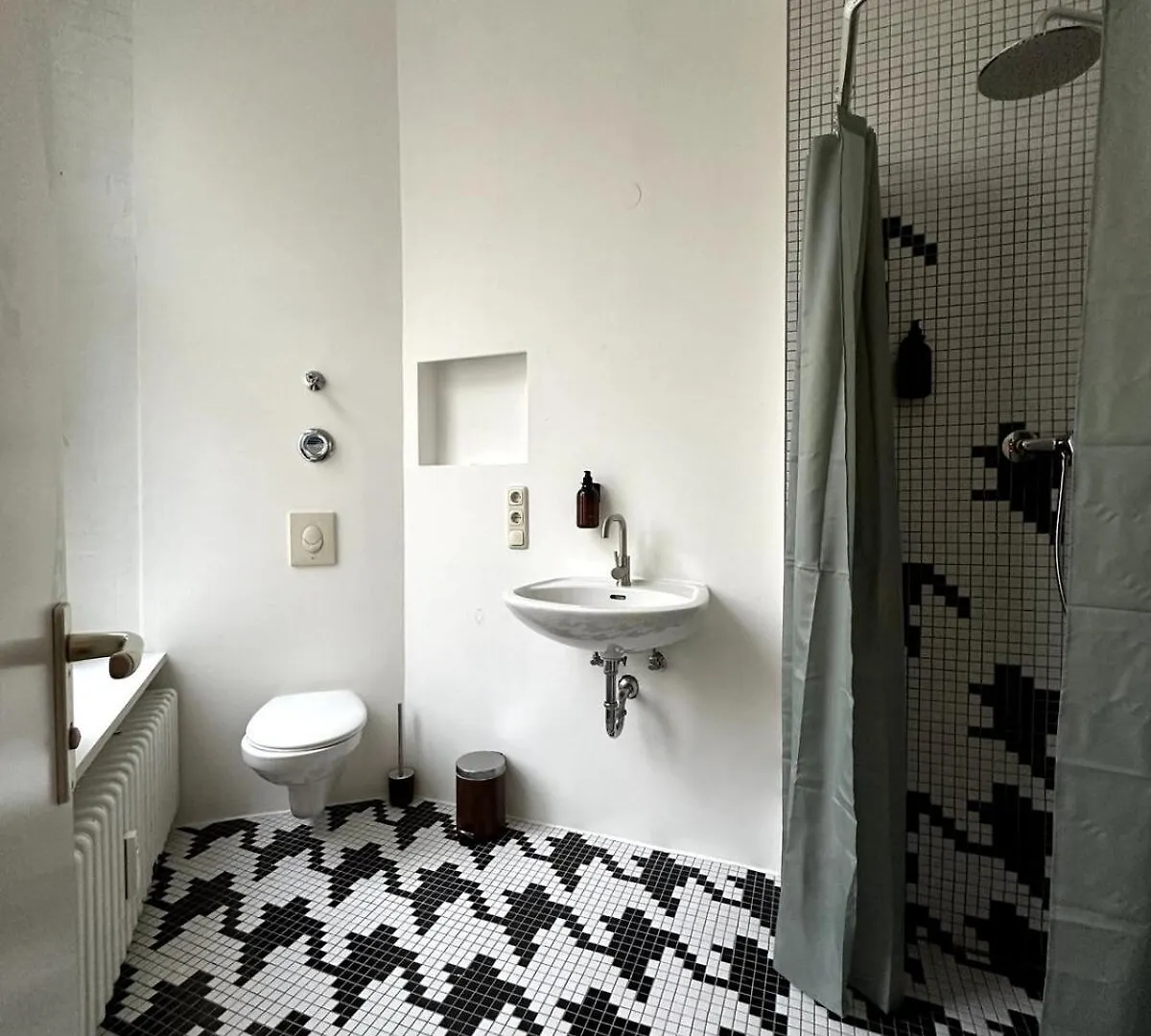 Cozy Rosy Room In Vibrant Area 4 Berlin Germany