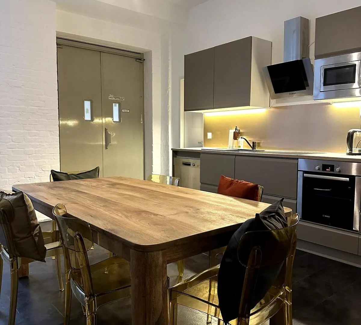 Cozy Rosy Room In Vibrant Area 4 Berlin