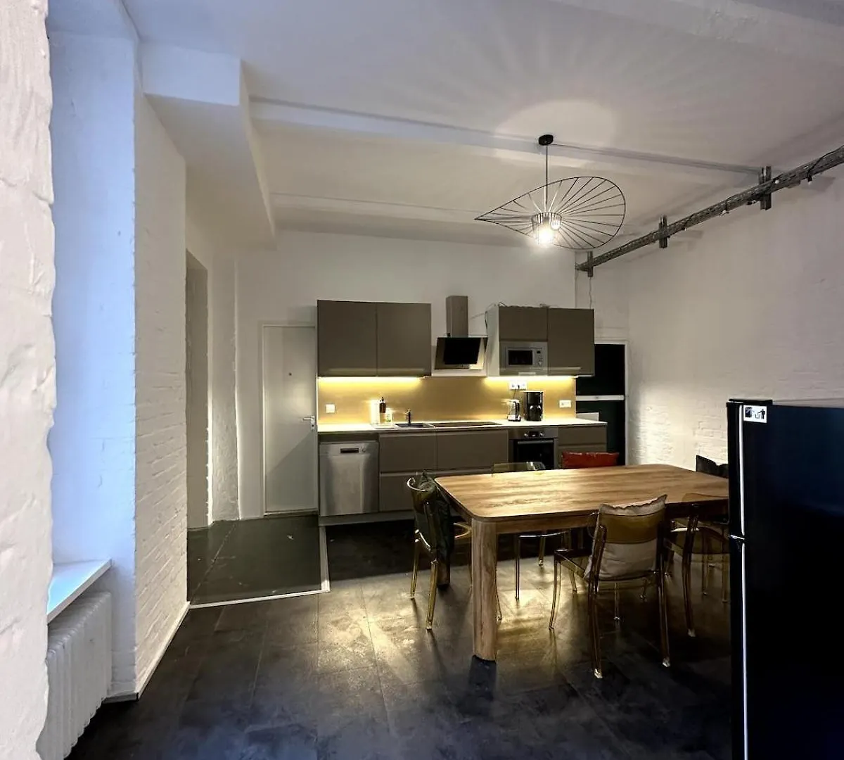 Cozy Rosy Room In Vibrant Area 4 Berlin Apartment