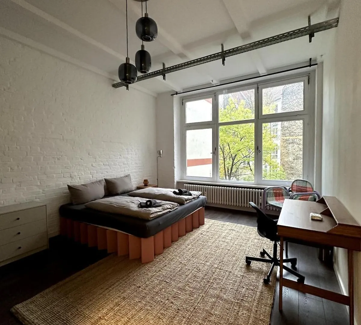 Cozy Rosy Room In Vibrant Area 4 Berlin